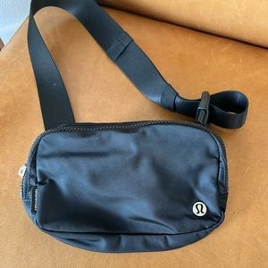 Lululemon Everywhere Belt Bag 1L